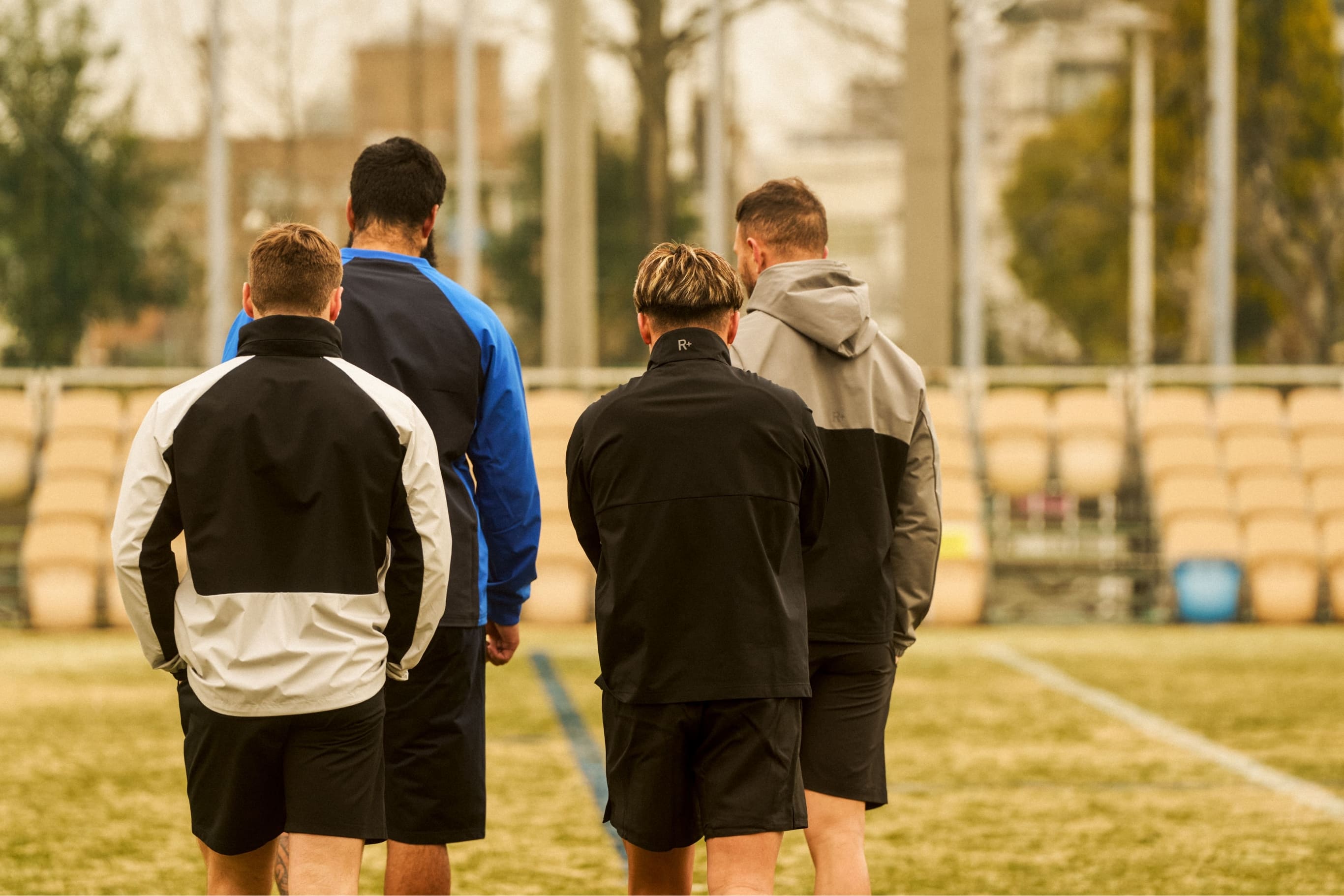 花園近鉄ライナーズ メンバーの後ろ姿