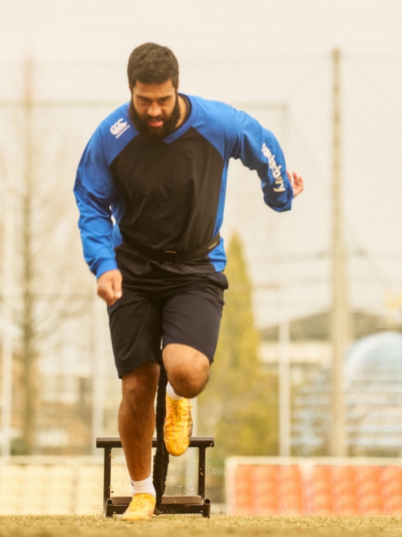 アキラ・イオアネ